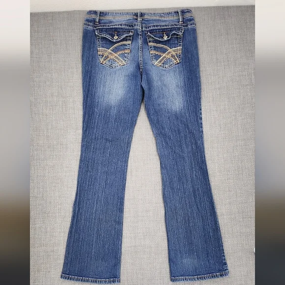 Rue21 Slim Boot Medium Wash Denim Jeans. Size 9/10 R - Picture 9 of 10